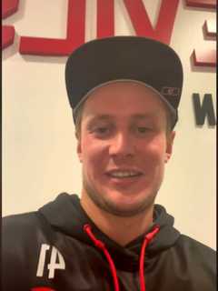 NJ Devil Vítek Vaněček Hands Out Friendship Bracelets To Teammates On TikTok (VIDEO)