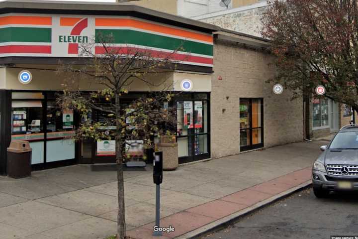 Teenagers With Imitation Firearm Threatened To Rob Bayonne 7-Eleven: Police