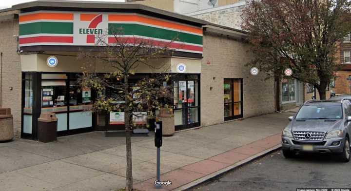 Two teenagers with imitation firearms were arrested at a 7-Eleven.