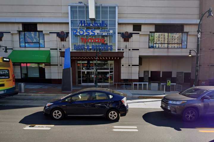 Group Assaulted, Robbed Inside Dave & Buster's Bathroom In Maryland, Police Say (VIDEO)