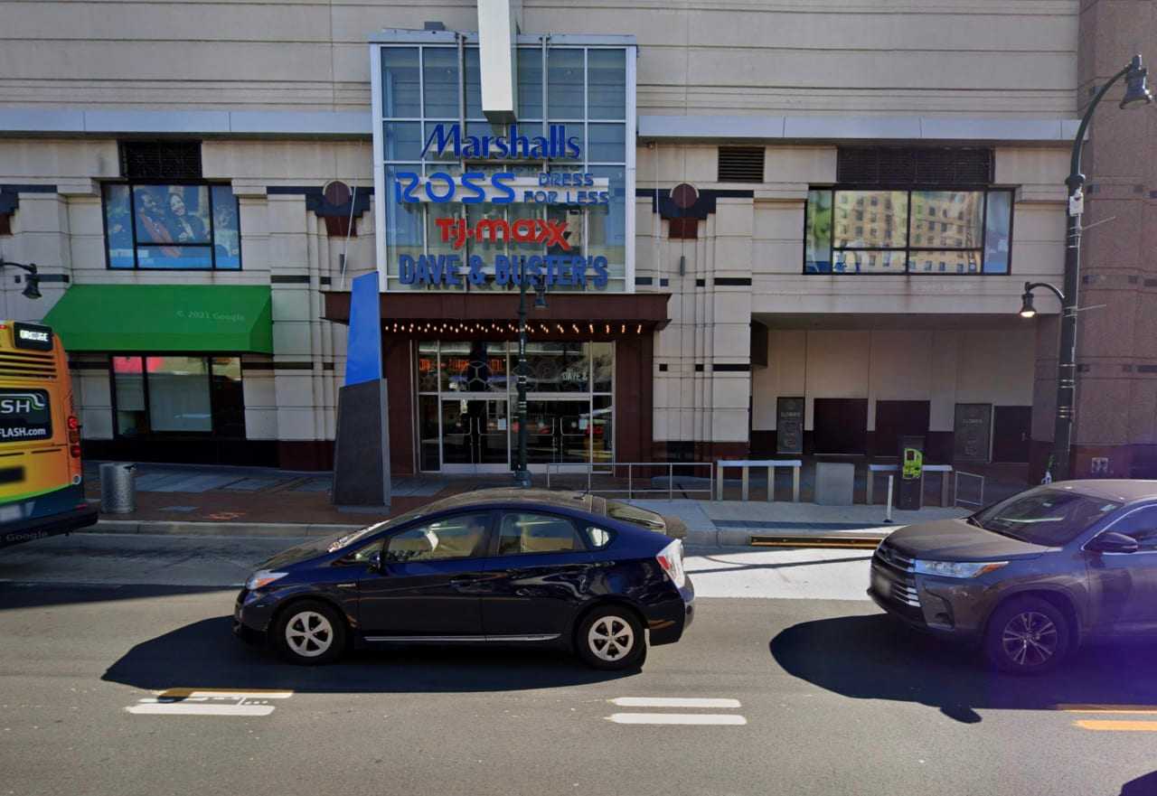 Group Assaulted, Robbed Inside Dave & Buster's Bathroom In Maryland ...