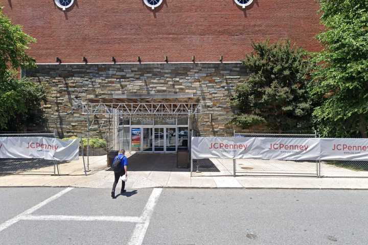 Hours-long Standoff At Wheaton Mall Ends With Suspect In Custody; Store To Stay Closed