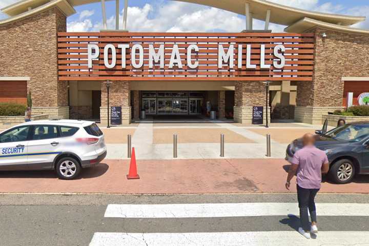 Man Who Exposed Himself At VA Shopping Center Attempted To Disarm Arresting Officer: Police