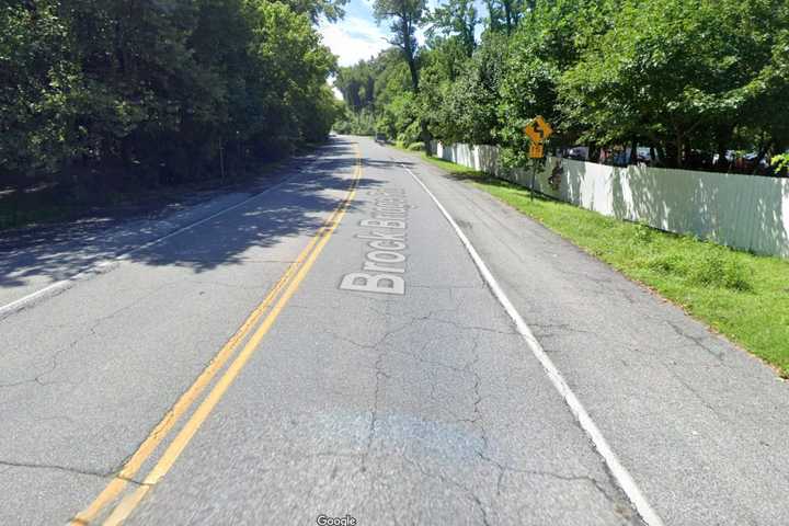 Mercedes Driver Killed After Losing Control, Crashing SUV Into Tree In Laurel: Police