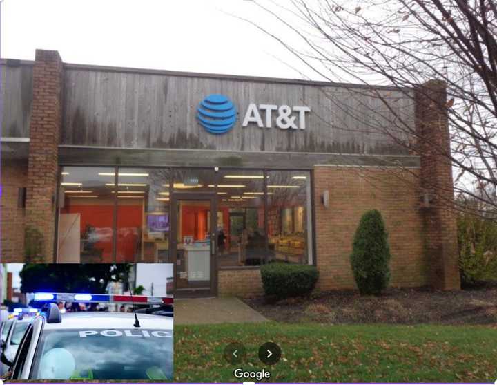 Police on Long Island are investigating after someone broke the door at an AT&amp;T store and allegedly stole cash.&nbsp;