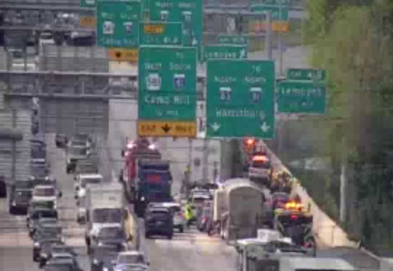 Multi Vehicle Crash Involving Tractor Trailers Halts Traffic On I 83