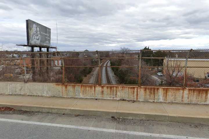 Pedestrian Struck On Train Tracks In Prince George's County: Laurel Police (DEVELOPING)