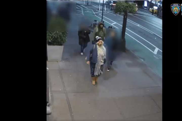 NYPD Offering Reward For Info After 3 Women Mug PATH Commuter From NJ