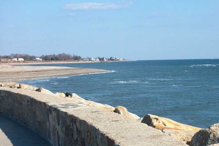 Investigation Temporarily Closes Beach In Stratford