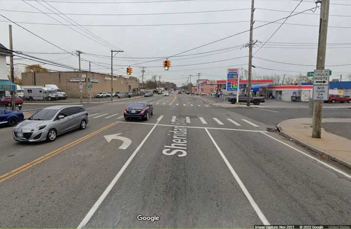 Sheridan Boulevard at Bayview Avenue in Inwood