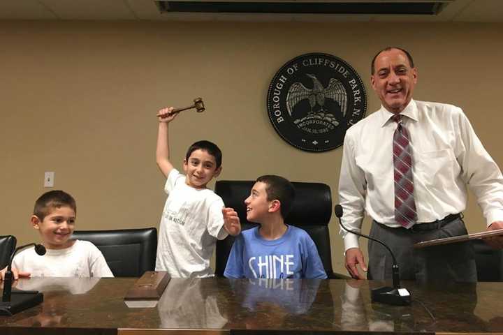 PHOTOS: Cliffside Park Lighting It Up For Autism