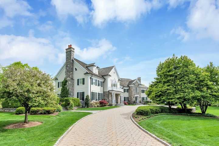 PHOTOS: Former NY Giant Phil Simms Lists Franklin Lakes Estate