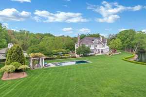 On The Market: Inside Phil Simms’ Expansive Franklin Lakes Estate