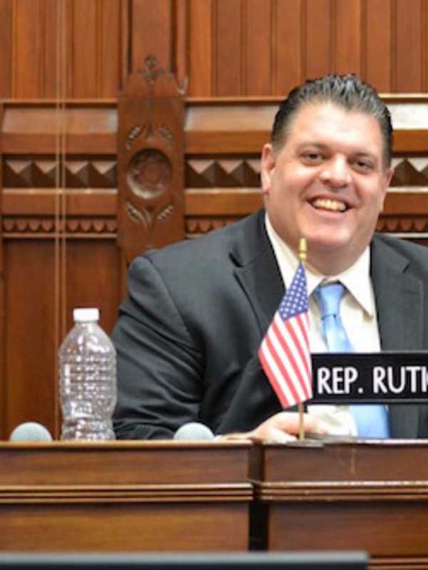 Trumbull Rep., Fathers' Club Teaming Up To Repaint Tashua School Map