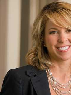 Investment Strategist Speaks At Darien Community Association