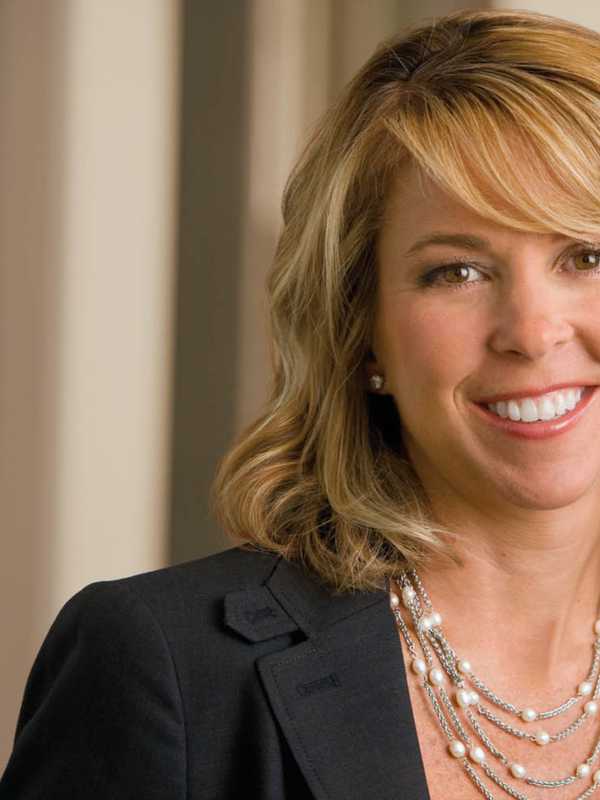 Investment Strategist Speaks At Darien Community Association