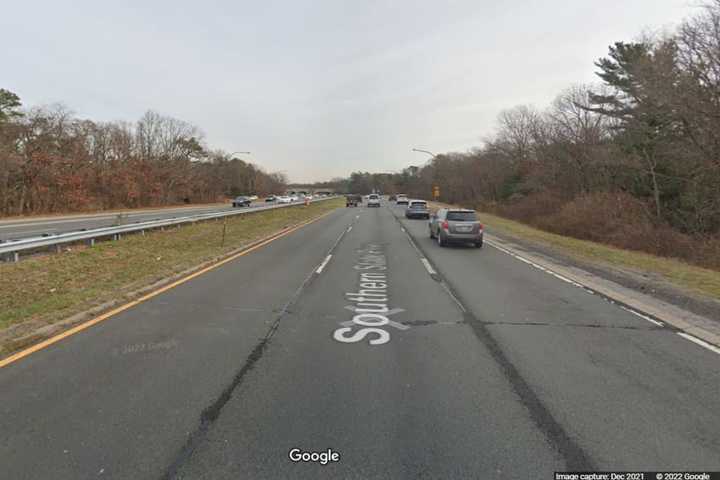 19-Year-Old Woman From Commack Dies After Being Ejected From SUV In Islip Crash, Police Say