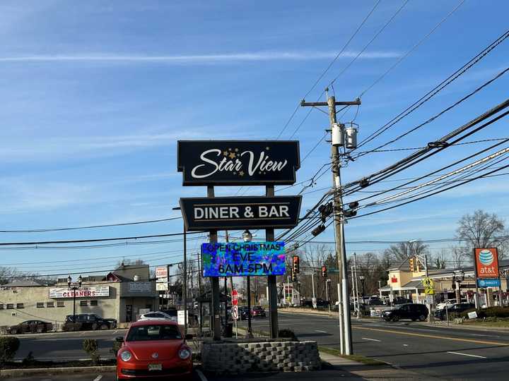 StarView Diner sign (photo courtesy of Mark Matthews 42Freeway.com)