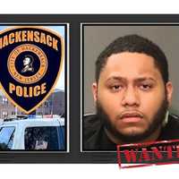 <p>ANYONE who sees Taveras or knows where to find him can contact CrimeStoppers of Bergenfield, Englewood, Teaneck, Hackensack, and Bogota, which offers cash rewards of up to $1,000 for useful information.
  
</p>