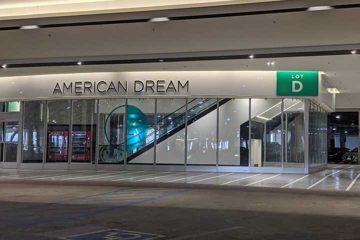 AMERICAN DREAM MALL ROBBERY: Fleeing Bandits Pepper-Spray Employee At Saks