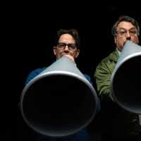 'They Might Be Giants' Kicks Off Tour In NJ After Car Crash, COVID