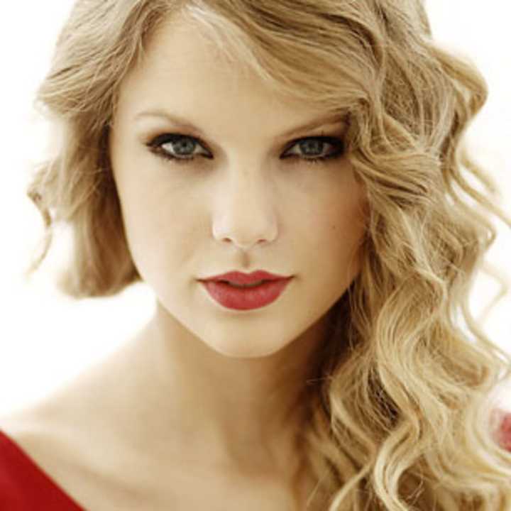  Taylor Swift and Rapper Kendrick Lamar lead the pack in the number of nominations for the 58th Grammy Awards.