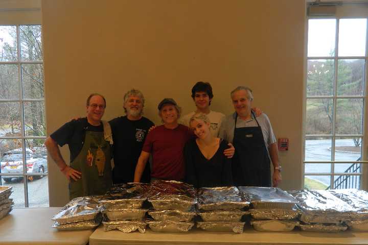 Temple Shaaray Tefila Brings Smiles, Full Stomachs To Westchester Residents