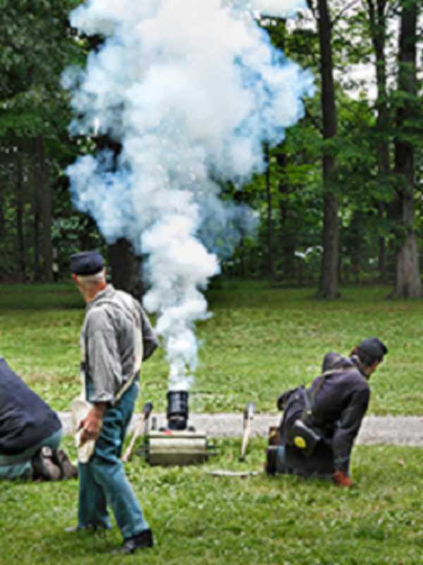 Volunteer Re-enactors Bring Civil War Camp To Life In Hewitt