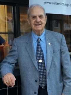 Eugene Warrington, Owner Of Mamaroneck Staple Walter's Hot Dogs, Dies At 95