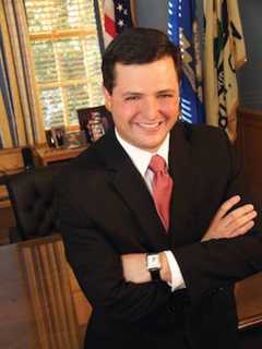 Trumbull's Herbst, Gubernatorial Hopeful, Diagnosed With Thyroid Cancer