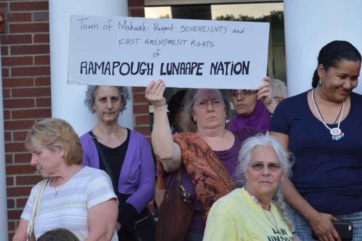 Allies Voice Support For Ramapoughs At Packed Mahwah Meeting