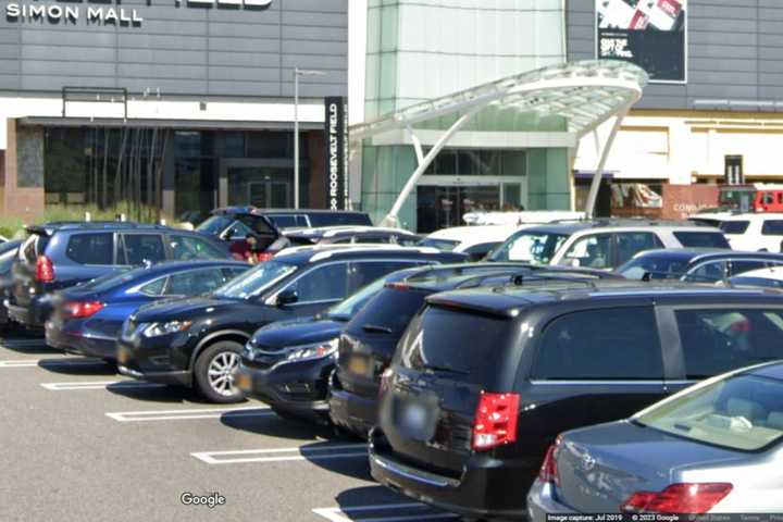 Dealership's Truck, SUV Stolen From Roosevelt Field Mall