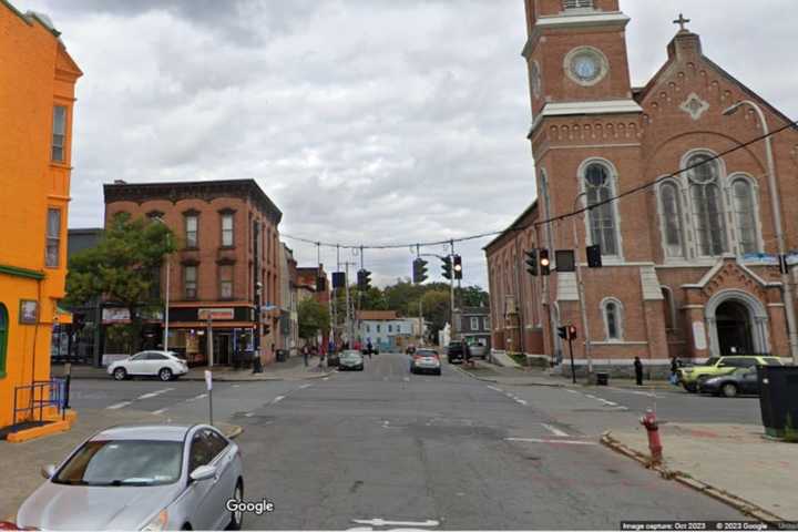 Man Stabs 33-Year-Old Near Shuttered Church In Albany, Runs From Cops, Police Say