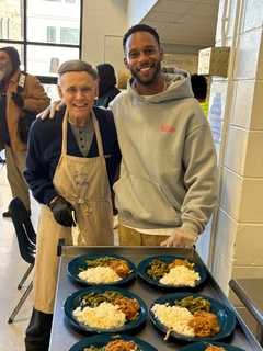 Victor Cruz Spreads Holiday Cheer At Eva's Village