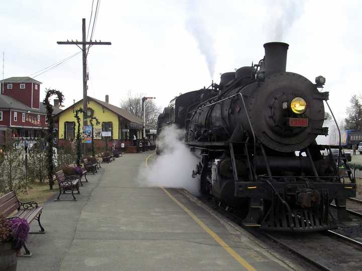 Once, news traveled by trains like this one in Essex. Today, the latest news is on Daily Voice. Image CC BY-SA 3.0 via Wikimedia Commons.