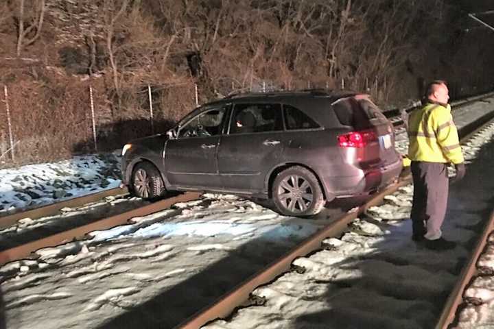 Port Authority PD: DWI Edgewater Motorist Stuck On Light Rail Tracks