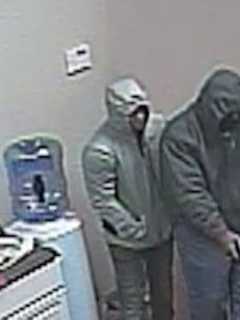 Armed Robbers Steal $20K In Phones And iPads At Norwalk Verizon Store