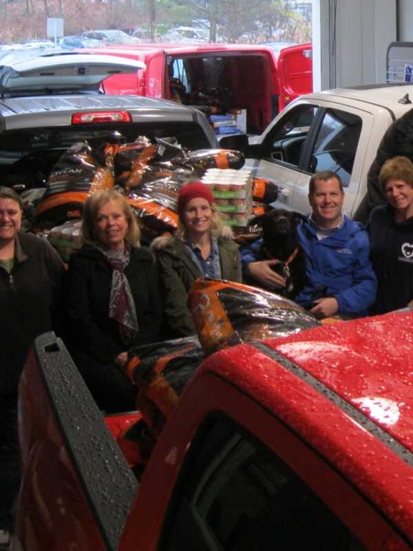 Meadowland Of Carmel Collects Pet Food For Putnam Humane Society