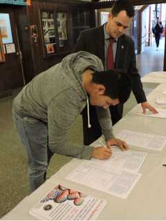 Sen. Carlucci Holds Voter Registration Drive At Ossining High School