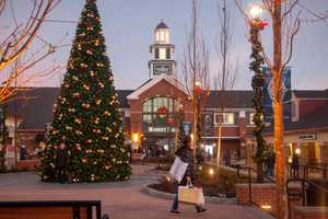 Attention Shoppers: Nearby Woodbury Common Is Open Thanksgiving