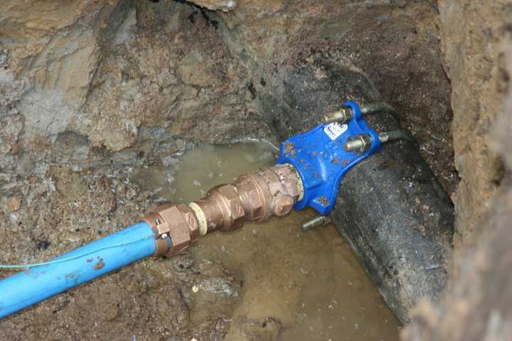 Brown Water Possible After Two Mains Break In Yorktown