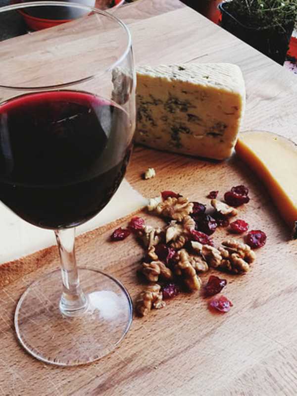 Englewood Sisterhood Offers Annual Wine & Whiskey Event