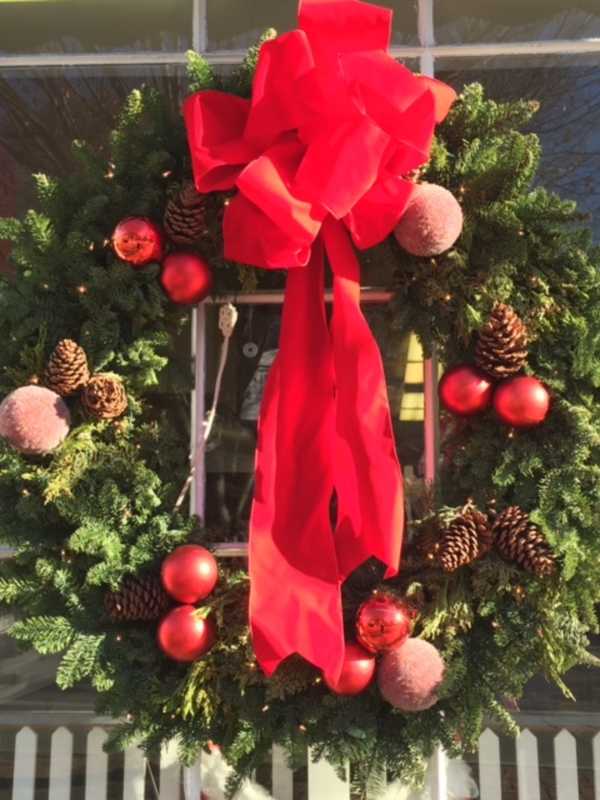 Bedford Deli Gets Into Christmas Spirit 