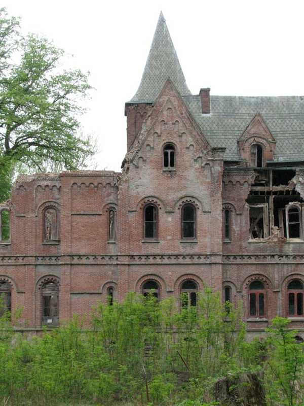 Historic Rhinebeck Manse, Now A Ruin, Goes On Auction Block