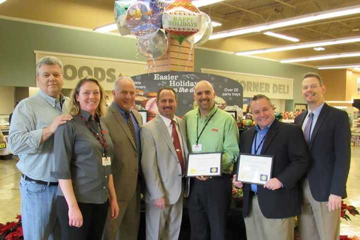 Saddle Brook Grocer Helps Fill Food Pantry