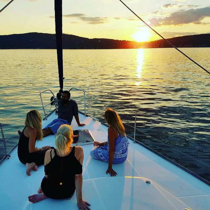 Sailing on the Hudson on the Nyack Boat Charter.