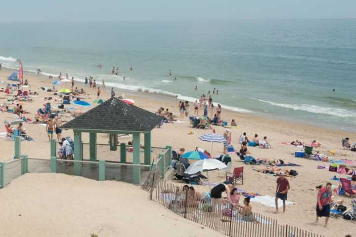 Connecticut Man Dies At Rhode Island Beach, Police Say