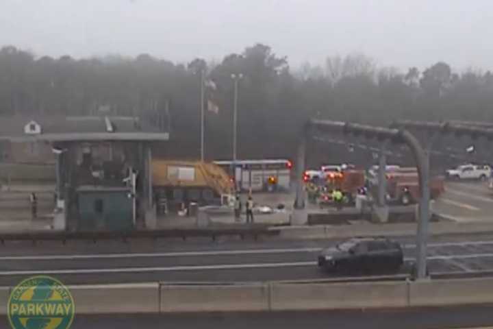 Garbage Truck Crashes Into Tollbooth On Garden State Parkway During Morning Commute