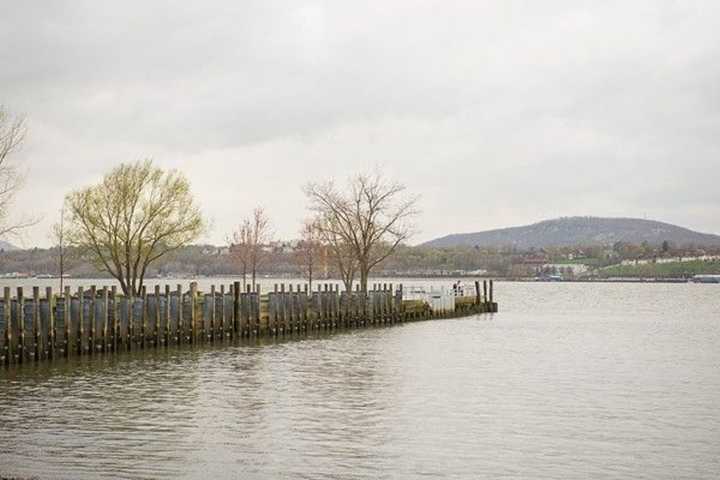 Melissa McGill Leads Constellation Tours In Beacon