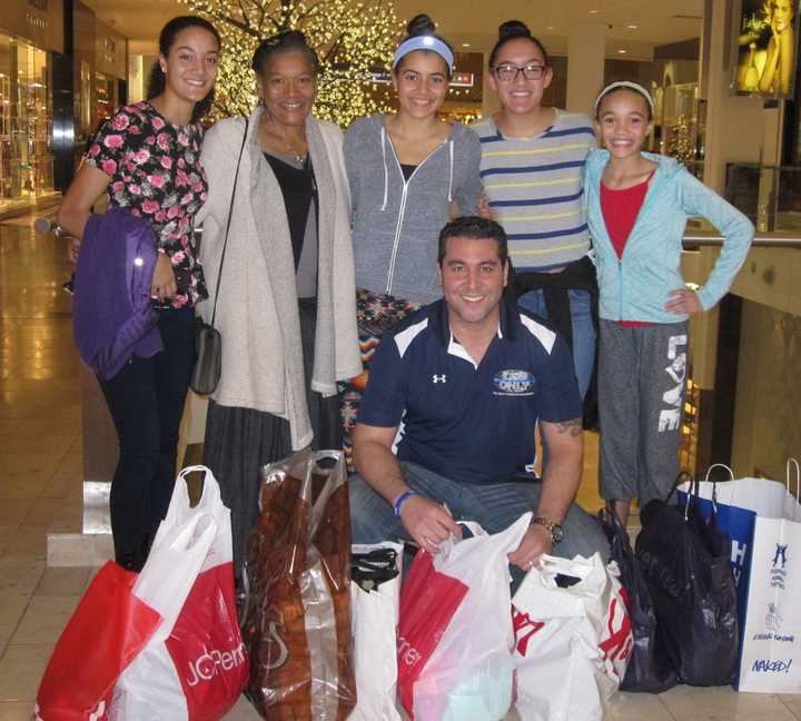 Olivia 17, Camilla, 14, Sophia, 14, and Tatiana, 12, with their mom, Tamiko, and Bergen County Sheriff&#x27;s Officer Wilbur Lloyd